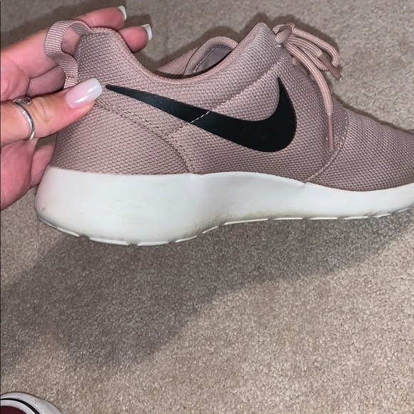 Super cute Nike roshes - Picture 3 of 3